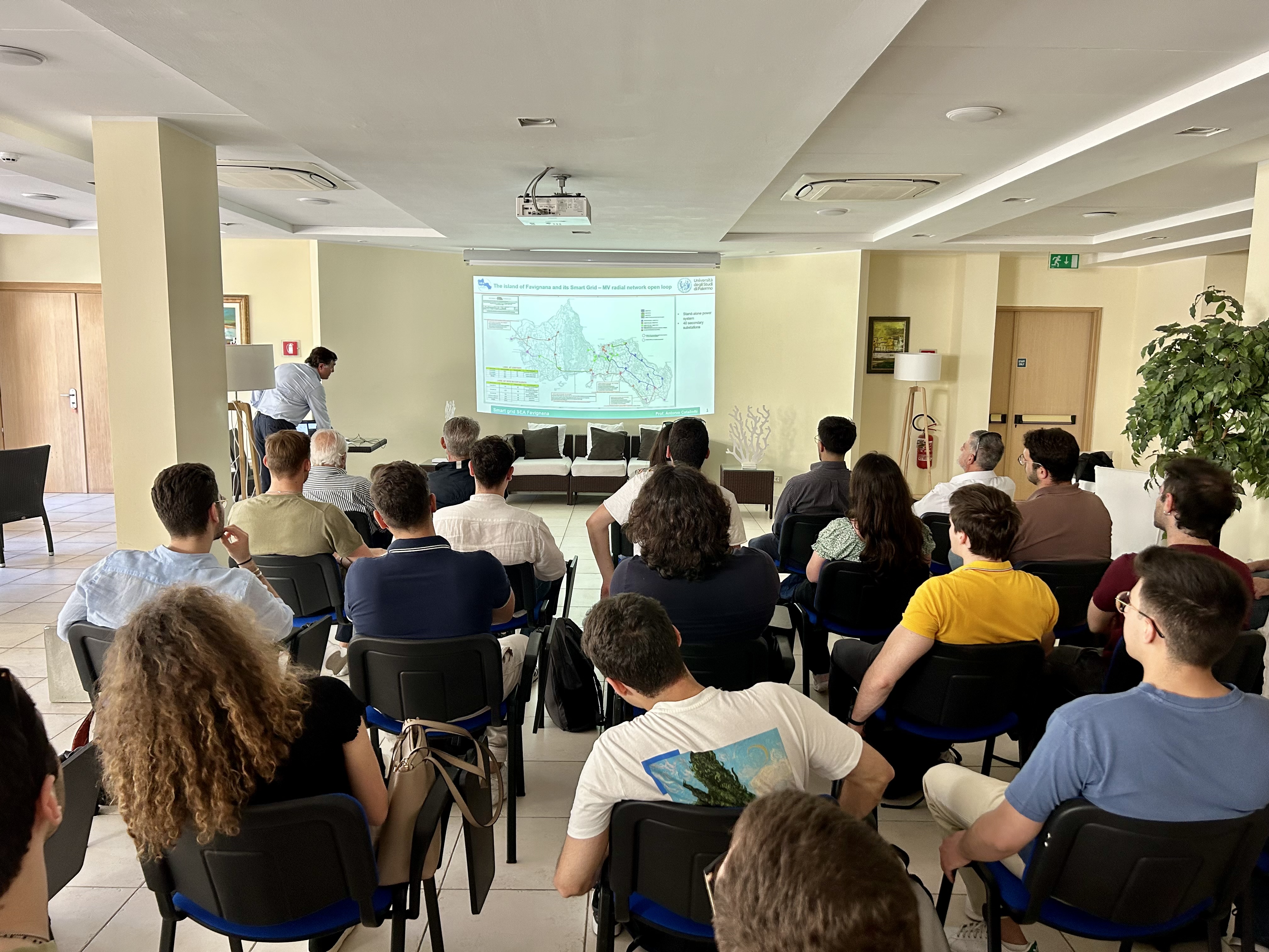 Sviluppo tecnologico a Favignana, studenti e professori dell’UNIPA in visita alla centrale elettrica dell’isola per conoscere il sistema SCADA